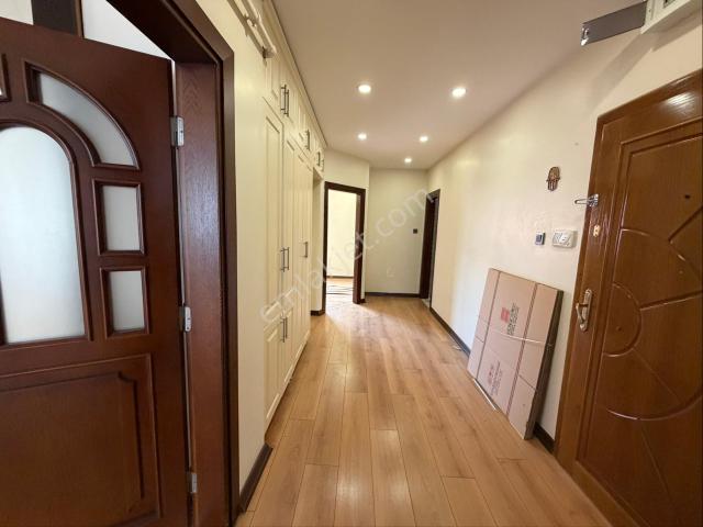 Yenibosna Merkez Mahallesi Kiralık Ara Kat Geniş Daire2+1