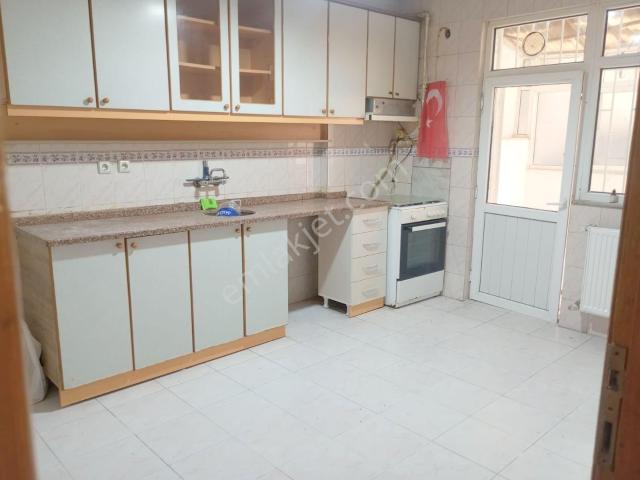 Yenibosna Merkez Mahallesinde Deprem Sonrası Kiralık Daire