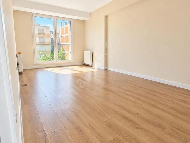 Yenibosna Zafer Mah.2+1 Bakımlı Temiz Modern Kiralık Daire
