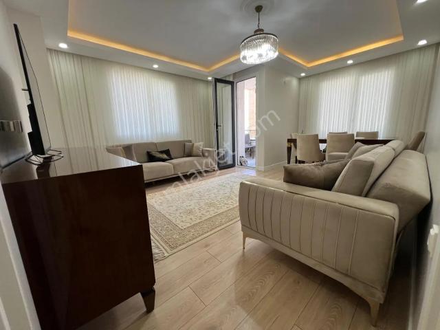 Yenibosna Zafer Mahallesinde Satılık 3+1 Daire Ara Kat Tek Daire Üzerine 3 Cepheli