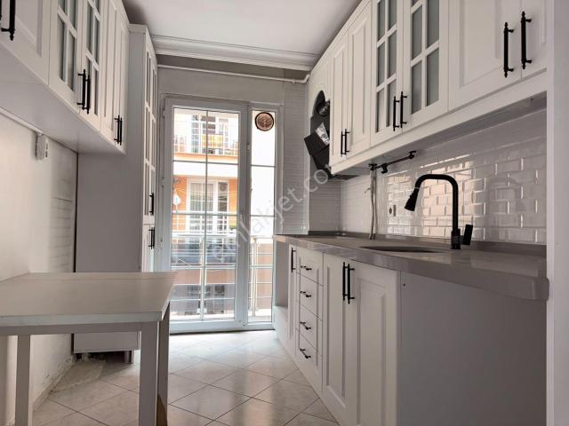 Yenibosna'da Site İçinde Kiralık 3+1 Daire 130m² Kapalı Otopaklı