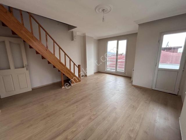 Yenidoğan Mahallesinde Kiralık Üst Dubleks