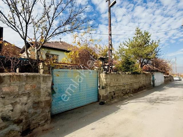 Yenidoğan Mahallesinde Satılık 3+1 Müstakil Ev Ve Bahçe