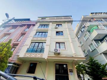 Yenidoğan Merkez Caddede 3+1 Arakat E. Banyolu Kiralık