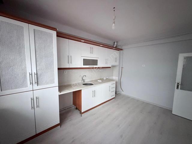Yenidoğanda Kiralık Masrafsız Yüksek Giriş 2+1 Daire