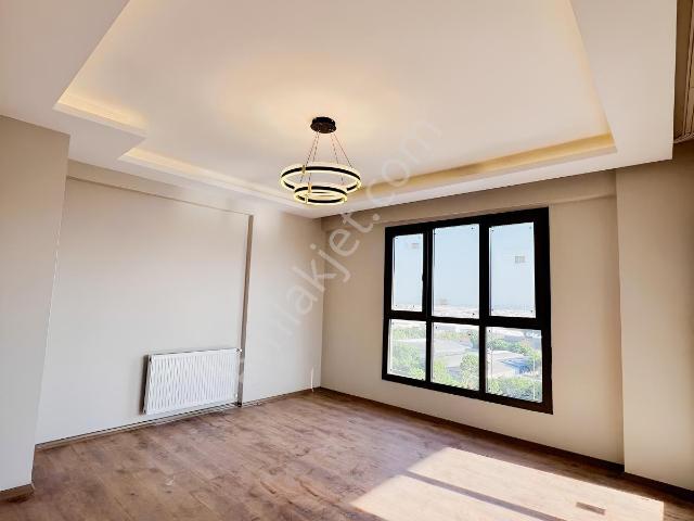 Yenidoğan'da Kiralık 2+1 Kapalı Mutfak Lüks Daire
