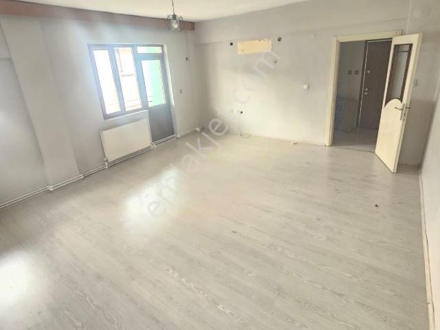 Yeniemek Mahallesi De Kiralık Daire 3+1