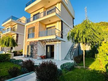 Yenifoça Cumhuriyet Mah. Kiralık Müstakil Bahçeli 6+1 Villa