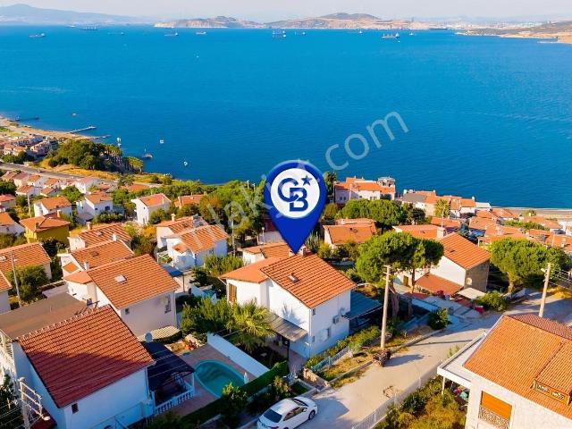 Yenifoça Donatkent'te Satılık Deniz Manzaralı Müstakil 3+1 Villa