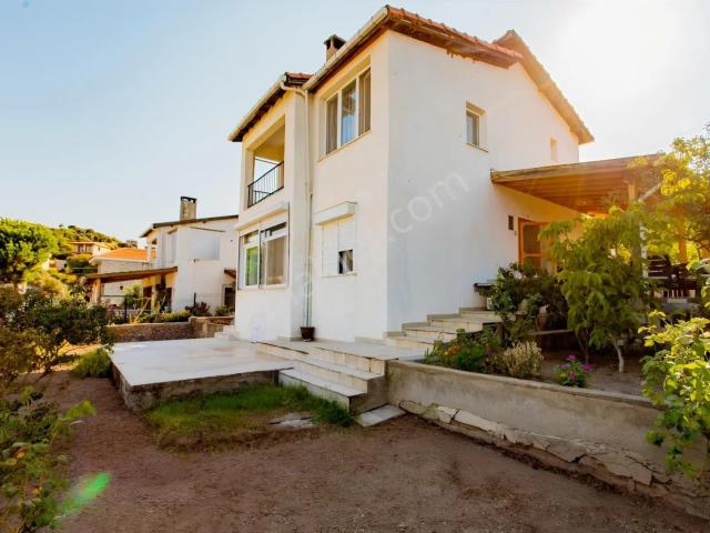 Yenifoça Donatkent'te Satılık 3+1 Deniz Manzaralı Müstakil Villa