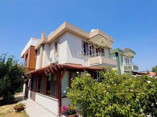 Yenifoça Fatih Mah. Satılık 3+1 Villa