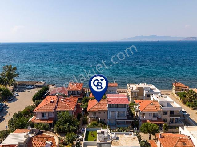 Yenifoça Gencelli'de Deniz Manzaralı Satılık 4+1 Villa