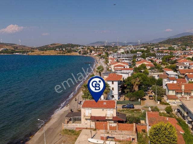 Yenifoça Gencelli'de Denize Sıfır Satılık 2+1 Villa