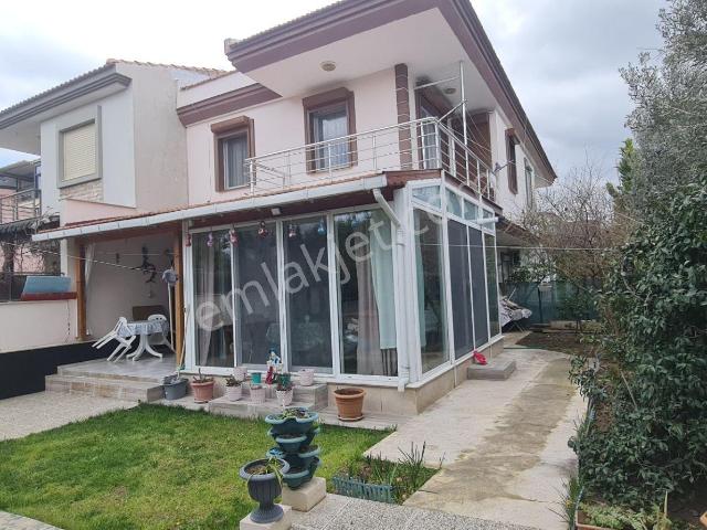 Yenifoça Gencellide Satılık 3+1 Doğalgazlı Dubleks Villa