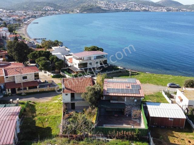 Yenifoça Gencelli'de Satılık Deniz Manzaralı Villa