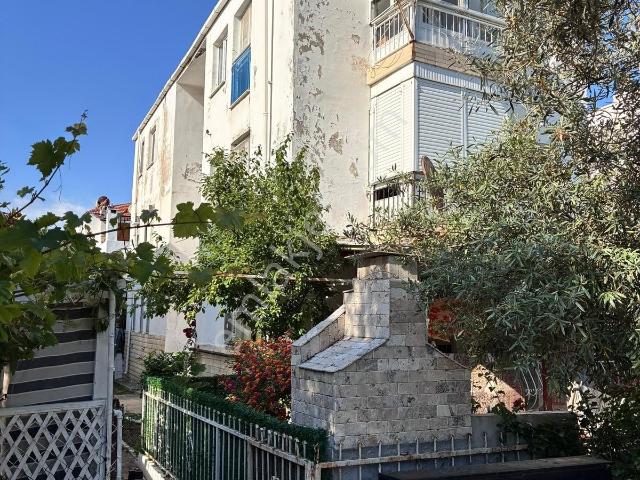 Yenifoça M.k.atatürk Mah. Satılık 2+1 Açık Mutfak Daire