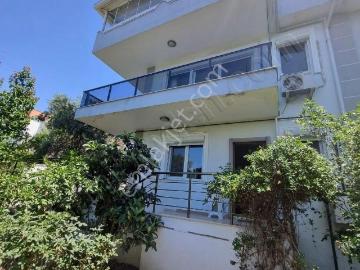 Yenifoça Marina Bölgesinde Deniz Manzaralı Kiralık Villa