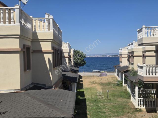 Yenifoça Meltem Sitesi Yakını Denize 50 M Mesafede Kiralık Villa