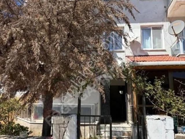 Yenifoça Narezende Eşyalı Kiralık 2+1 Ara Kat Daire