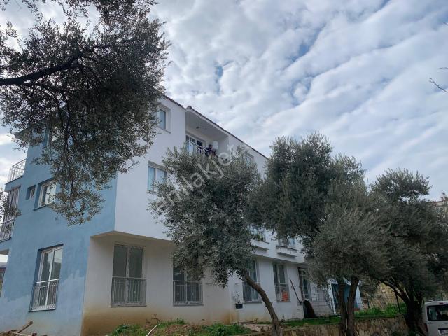 Yenifoça Narezenevleri Bölgesi Merkeze Yakın Satılık 2+1