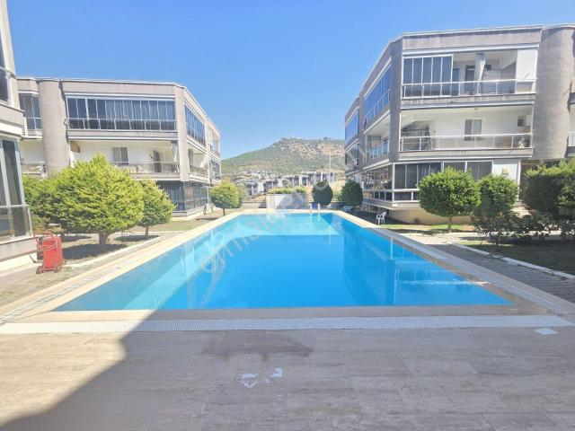 Yenifoça Poyraz Yaşam'da Geniş Balkonlu Eşyalı Kiralık 1+1 Daire