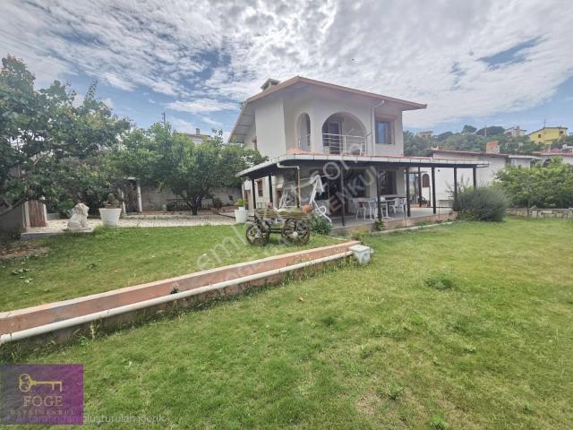 Yenifoça'da Deniz Manzaralı Satılık Tam Müstakil Dubleks Villa