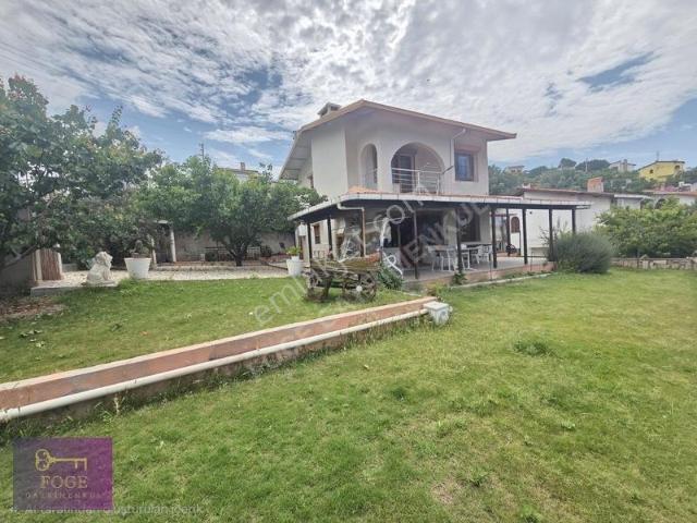 Yenifoça'da Deniz Manzaralı Satılık Tam Müstakil Dubleks Villa