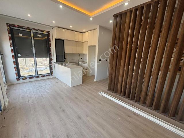 Yenifoça'da Deniz orman Manzaralı Bahçeli 2+1 Kiralık Villa
