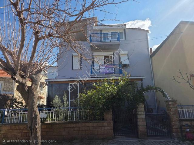 Yenifoça'da Denize Yürüme Mesafesinde Satılık 2+1 Daire