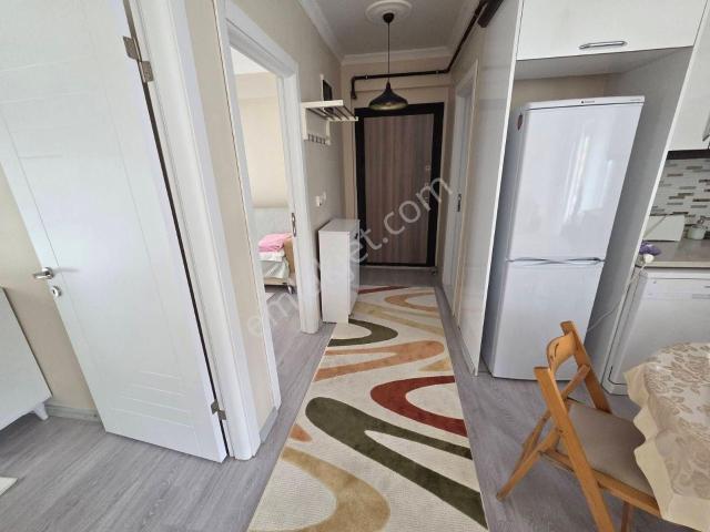 Yenifoça'da Full Eşyalı Doğalgazlı Kiralık Ara Kat 2+1 Daire