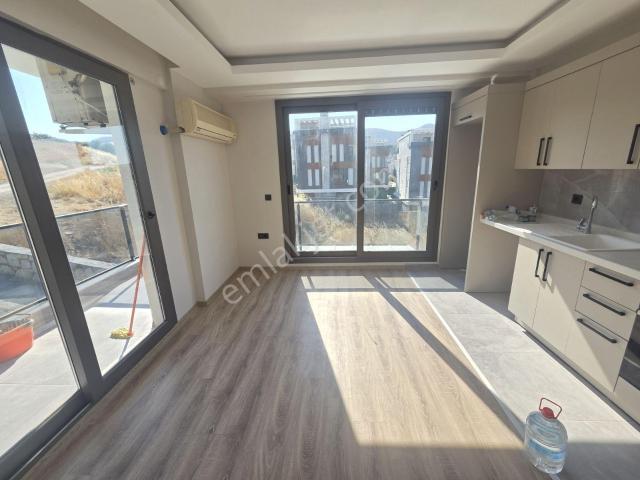 Yenifoça'da Kiralık Çok Temiz 1+1 Daire