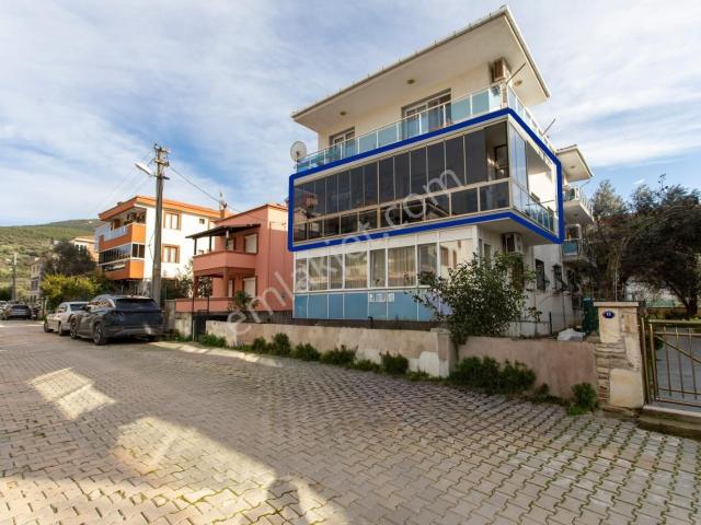 Yenifoça'da Satılık 2+1 Ara Kat Daire