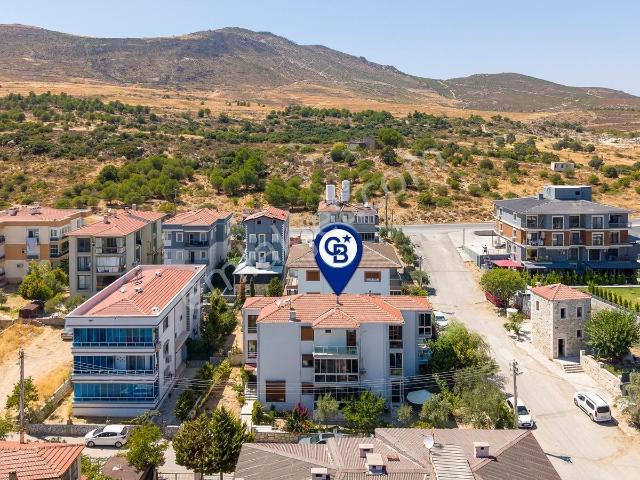 Yenifoça'da Satılık Eşyalı, Ferah Ve Kullanışlı 2+1 Daire