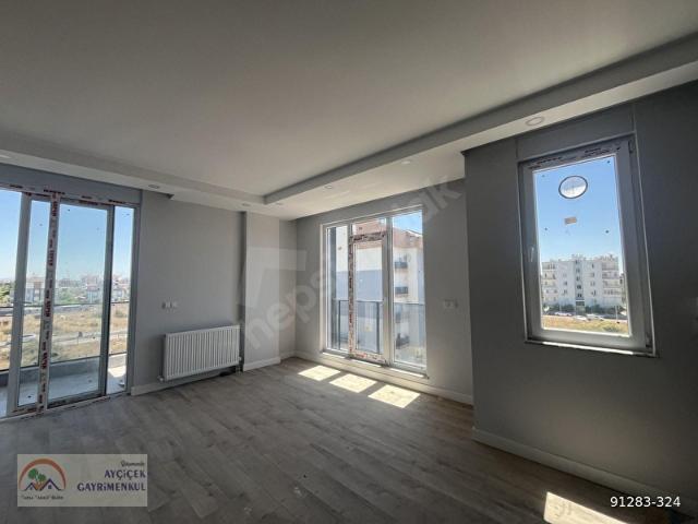 Yeniköy merkezde 2 + 1 Doğalgazlı iki balkonlu lüks ara kat daire