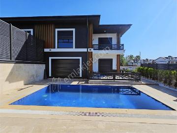 Yeniköy Merkez'de 4+1 375m² Müstakil Havuzlu Lüks Villa