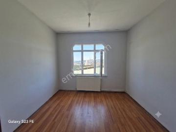 Yeniköy Bağlar Mevkiinde Kiralık 2+1 Arakat Daire