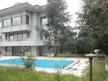 Yeniköy Hattat Villalarında Satılık Özel Konumlu Villa