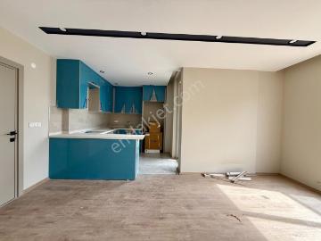 Yeniköy'de Caddeye Yakın Kiralık Ebeveyn Banyolu Sıfır 2+1 Daire