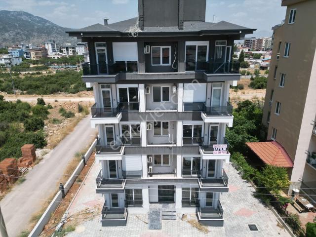 Yeniköy'de Ara Kat Köşe Daire Satılık 1+1 Daire