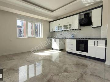 Yeniköy'de Atatürk Ve Kırkgöz Caddesine Yakın 2+1 Kiralık Daire