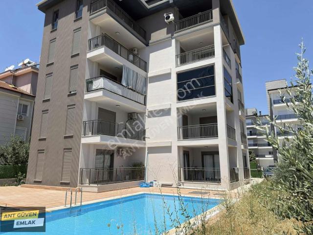 Yenikoyde Havuzlu 1+1 Asansörlü Kiralık Daire