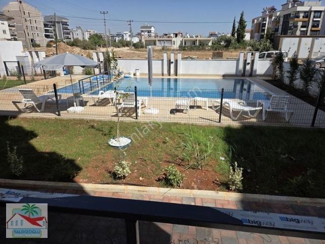 Yeniköy'de Havuzlu Site İçinde Kiralık 2+1 Daire