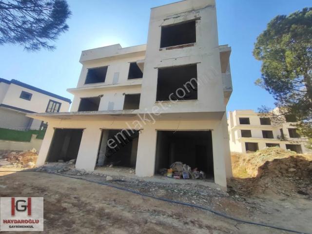 Yenikent Villalarında Satılık Villa Ve Arsalar