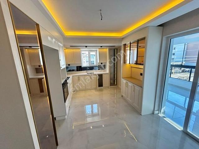 Yenikent Emlak'tan Ara Katta Satılık 4+1 3 Banyolu Lüx Dairemiz