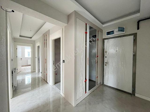 Yenikent Emlak'tan Kombi cambalkon Giyinme Odalı 3+1 Lüx Daire