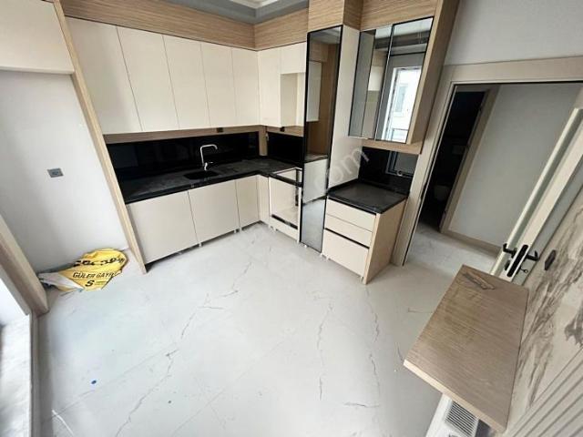 Yenikent Emlak'tan Satılık 130 M2 3+1 Cad. Üzeri Güney Cp Daire