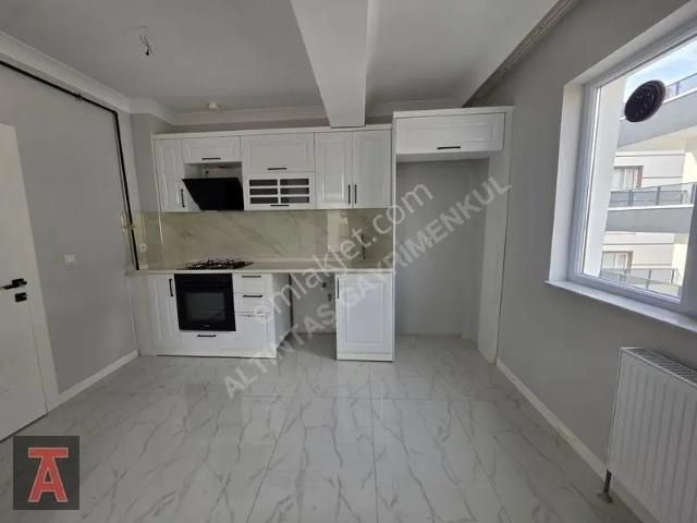 Yenikent Fevzi Çakmak Mah. Ara Katta E.banyolu 3+1 Kiralık Daire