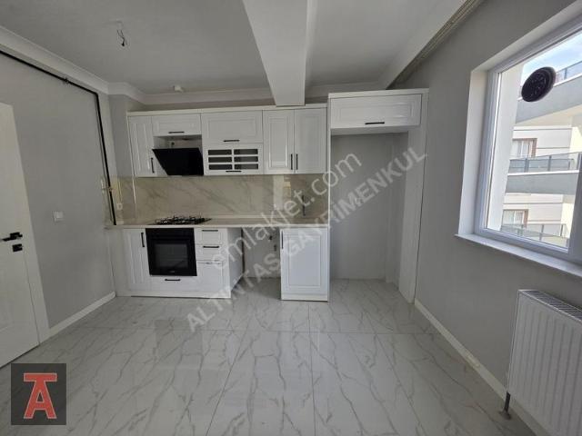 Yenikent Fevzi Çakmak Mah. Ara Katta E.banyolu 3+1 Kiralık Daire