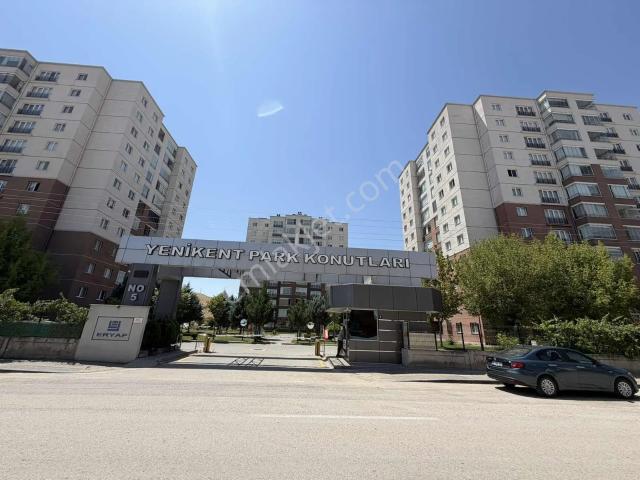 Yenikent Park Konutlarında Arakatta Satılık 4+1 Site İçi Daire