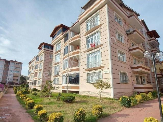 Yenikent Satılık Senem Balcı Sitesi 5+1 Geniş Ve Bakımlı Daire